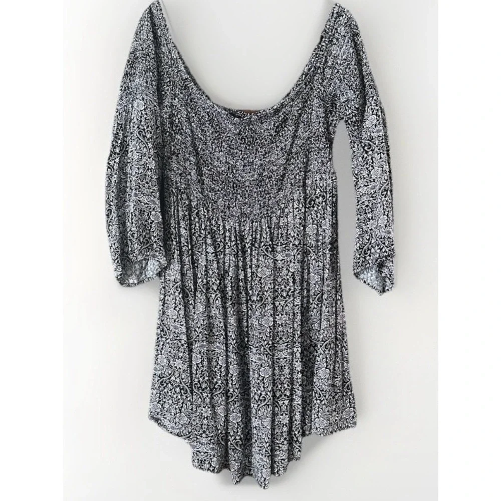 Torrid Black White Floral Smocked Waist Tunic Top Plus Size 2 2X Off Shoulder